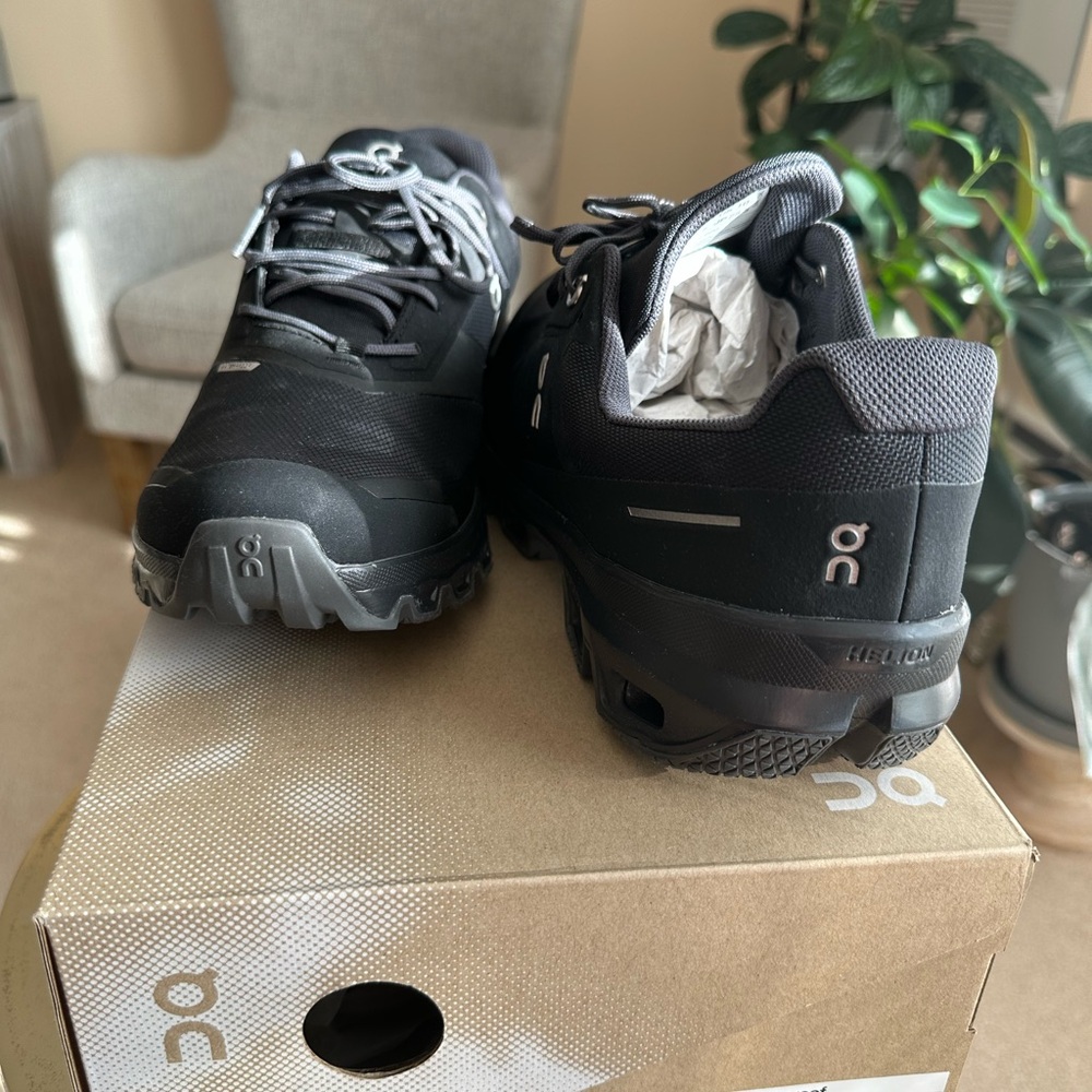 New in box, Men On Cloudventure waterproof , size 10.5, Black 32.99253 - Picture 5 of 6